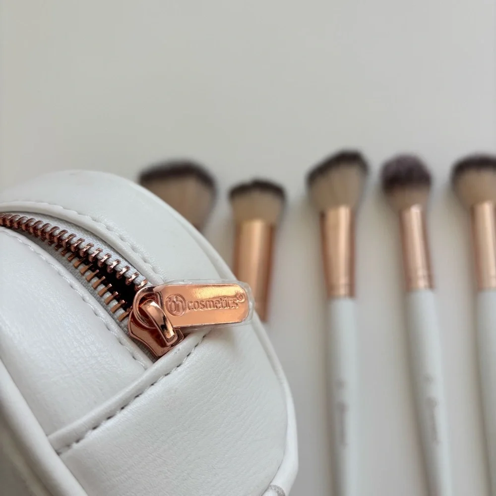 BH cosmetics makeup brush set with makeup bag